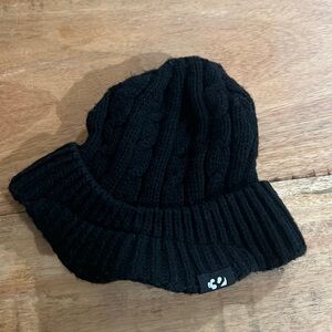 Thirtytwo black beanie with brim